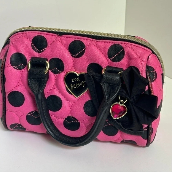Betsey Johnson Handbags - Betsey Johnson pink  with black polka dots heart stitching quilted handb…